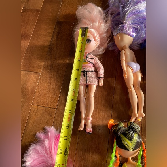 Assorted dolls. LOL, Rainbow High, nanana surprise and pixie. - Picture 8 of 9